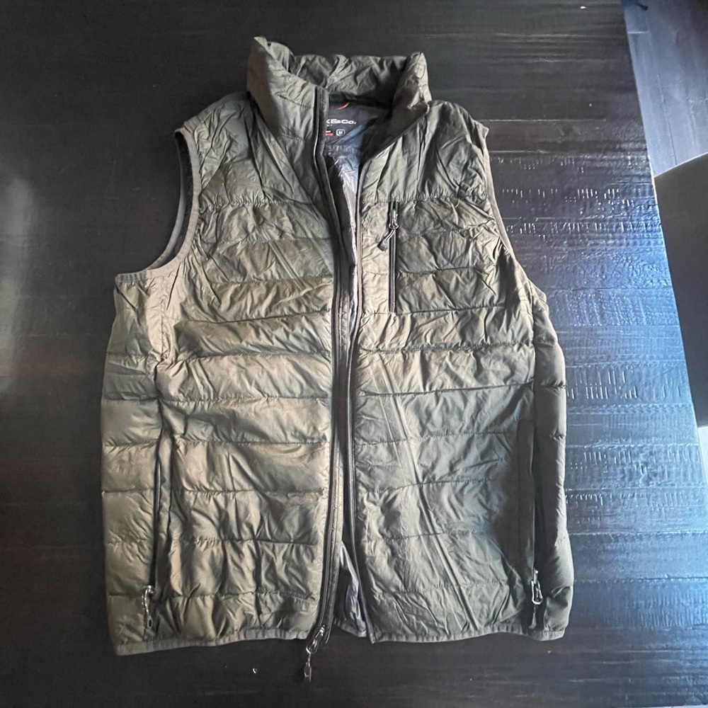 Men’s army green vest